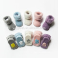 2019 gros personnalisé chaud enfants chaussette chaussures couleur unie bébé fille garçon maison porter des chaussettes éponge anti-dérapant